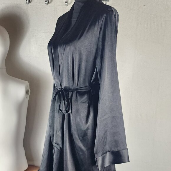 Apt. 9 Intimates Black Satin Feel Poly Long Sleeve Contrast Cuff Robe Size M - Picture 7 of 16